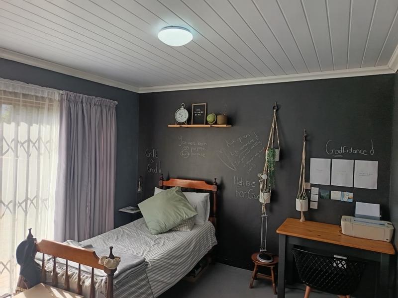 4 Bedroom Property for Sale in Hartenbos Heuwels Western Cape